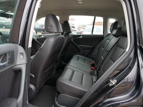 Used 2017 Volkswagen Tiguan S image 17
