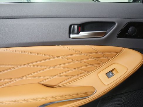 Used 2019 Toyota Avalon Limited image 15