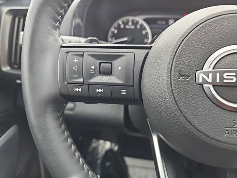Used 2025 Nissan Pathfinder SL w/ SL Premium Package FWD image 19