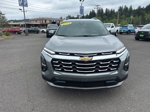 Used 2025 Chevrolet Equinox LT w/ Convenience Package II AWD/4WD image 2