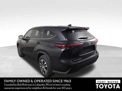 Used 2025 Toyota Highlander XLE image 9