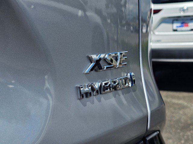 Used 2023 Toyota RAV4 XSE AWD/4WD image 18