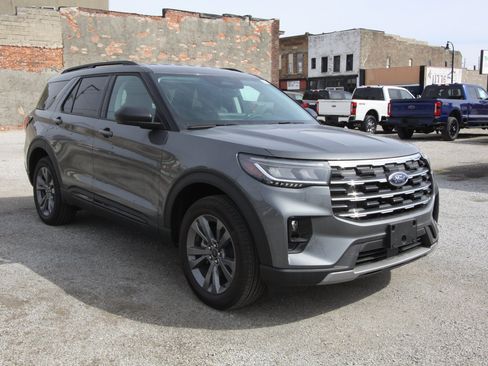 New 2026 Ford Explorer Active w/ Active Comfort Package AWD/4WD image 4