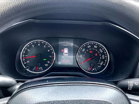 Used 2021 Toyota RAV4 XLE w/ Convenience Package FWD image 25