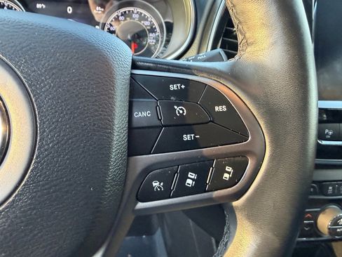 Used 2019 Jeep Cherokee Limited w/ Luxury Group image 24