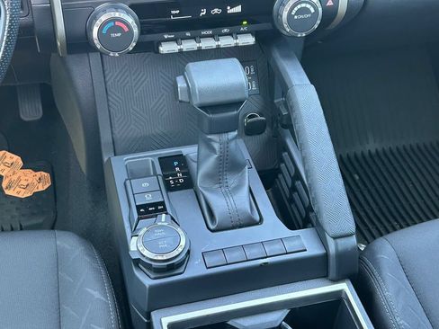 Certified 2025 Toyota Tacoma SR5 AWD/4WD image 20