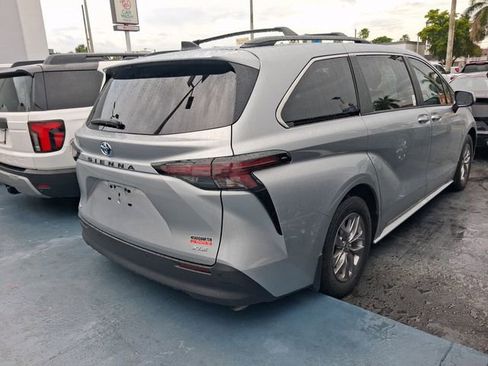 Used 2025 Toyota Sienna XLE w/ XLE Plus Package FWD image 3