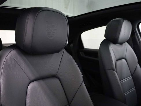 New 2026 Porsche Cayenne Coupe AWD/4WD image 22