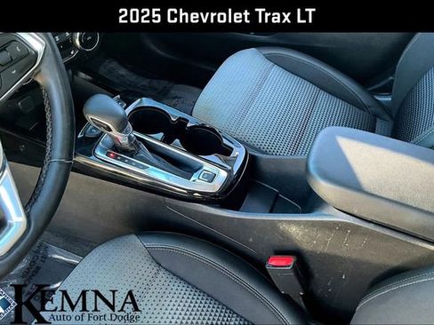 Used 2025 Chevrolet Trax LT w/ Driver Confidence Package FWD image 21