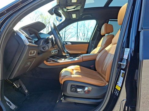 Used 2021 BMW X7 M50i w/ Cold Weather Package image 17