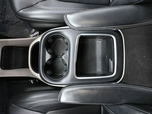 Used 2023 Chrysler Pacifica Touring-L image 34