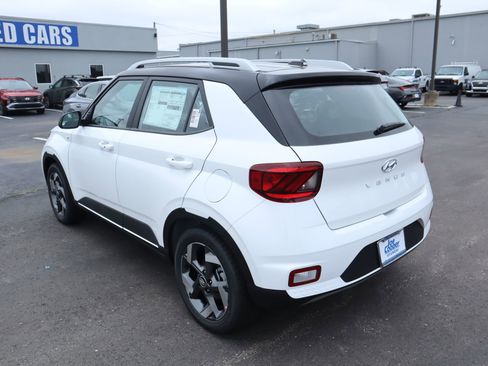 New 2026 Hyundai Venue SEL FWD image 19