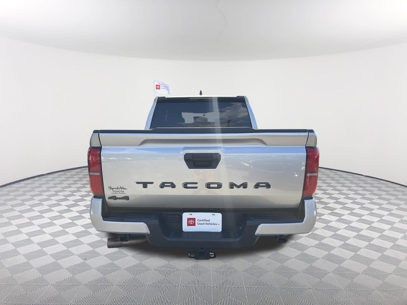 Certified 2025 Toyota Tacoma SR5 AWD/4WD image 16