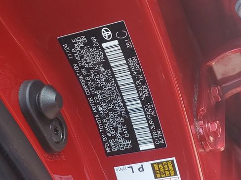 Used 2025 Toyota Corolla SE FWD image 30