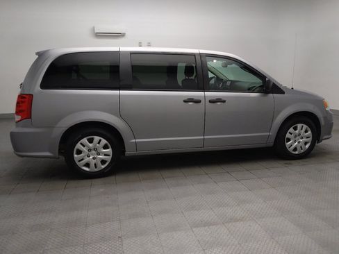Used 2019 Dodge Grand Caravan SE w/ UConnect Hands-Free Group FWD image 10