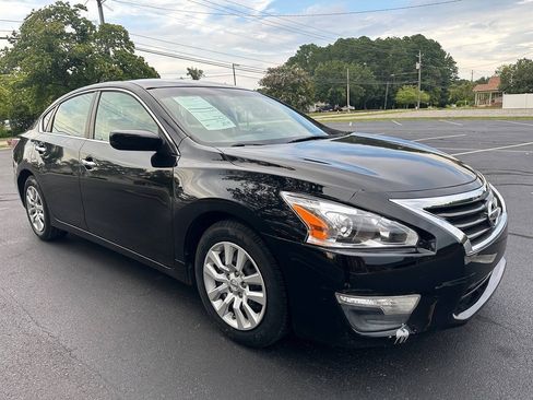 Used 2015 Nissan Altima 2.5 S w/ Power Driver Seat Package FWD image 4