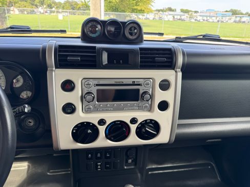Used 2013 Toyota FJ Cruiser 4WD w/ Upgrade Pkg image 14