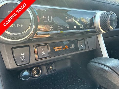 Used 2019 Toyota RAV4 XLE w/ Convenience Package FWD image 23