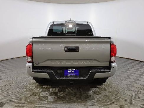 Used 2019 Toyota Tacoma TRD Sport AWD/4WD image 5