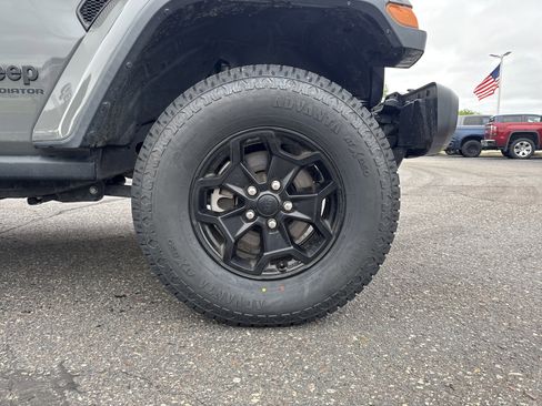 Used 2021 Jeep Gladiator Sport AWD/4WD image 9