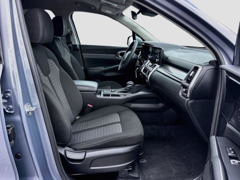 Used 2023 Kia Sorento LX FWD image 30