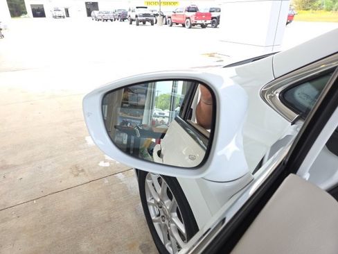 Used 2022 Chrysler Pacifica Touring-L image 35