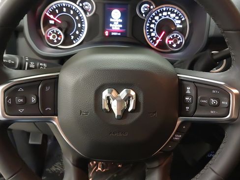Used 2025 RAM 2500 Big Horn AWD/4WD image 35