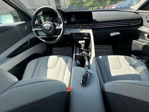 New 2025 Hyundai Elantra Limited image 9