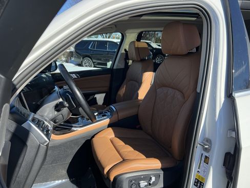 Used 2024 BMW X7 xDrive40i w/ Executive Package image 13