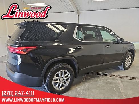 Used 2023 Chevrolet Traverse LS image 2
