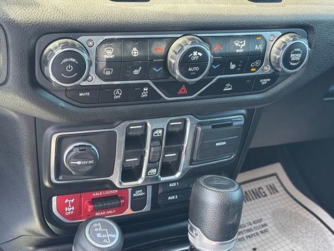 Used 2024 Jeep Wrangler Unlimited Sport AWD/4WD image 18