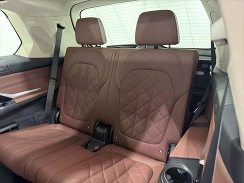 Used 2026 BMW X7 xDrive40i w/ Premium Package image 18
