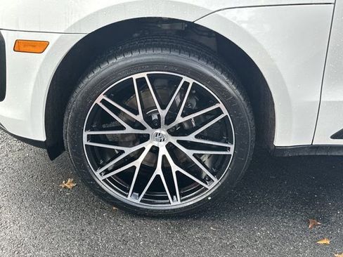 Used 2022 Porsche Macan image 13