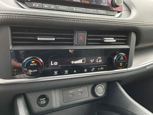 Used 2025 Nissan Rogue SV FWD image 24