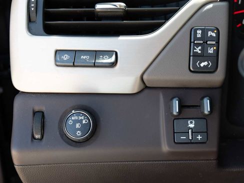 Used 2015 GMC Yukon Denali w/ Premium Package image 19