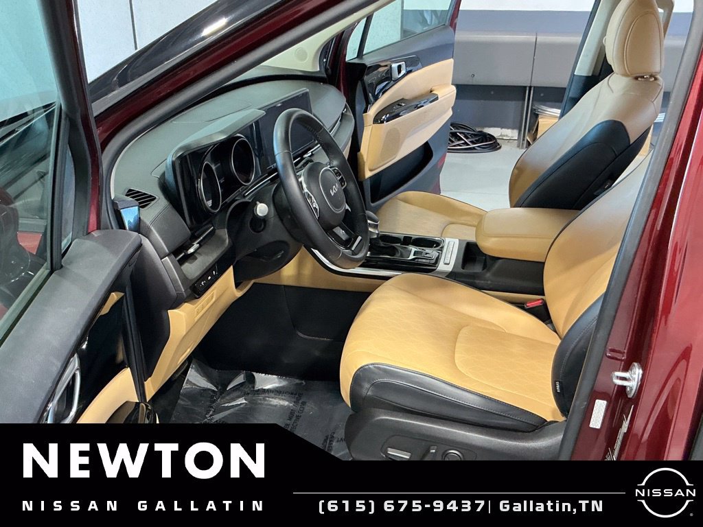 Used 2022 Kia Carnival EX FWD image 6