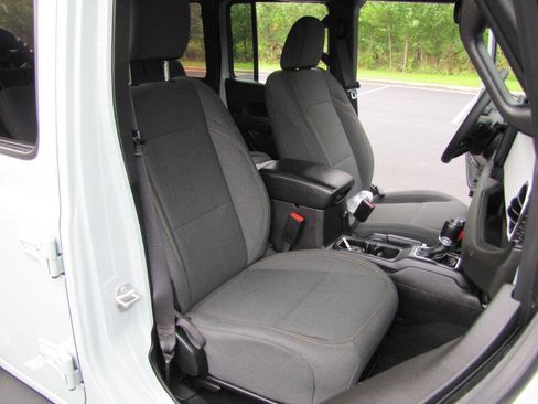 Used 2024 Jeep Wrangler Unlimited w/ Convenience Group AWD/4WD image 16