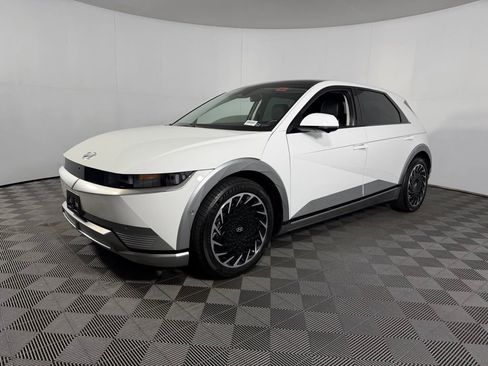 Used 2023 Hyundai Ioniq 5 Limited image 3