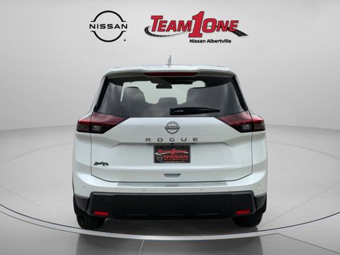 New 2025 Nissan Rogue SV image 5