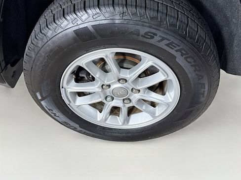 Used 2018 Jeep Grand Cherokee Laredo image 36