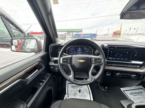 Used 2024 Chevrolet Silverado 1500 LT image 6