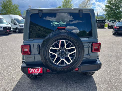 Used 2024 Jeep Wrangler Unlimited Sahara w/ Technology Group AWD/4WD image 4