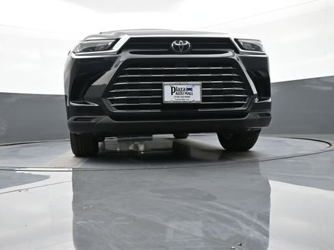Certified 2025 Toyota Grand Highlander AWD image 28