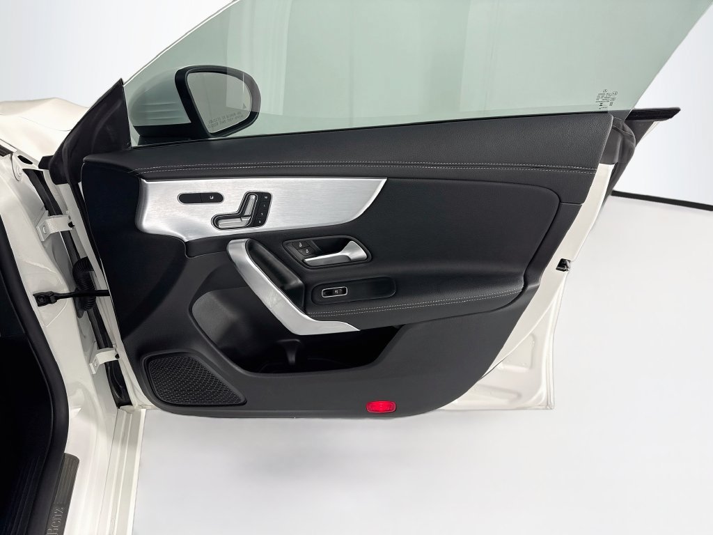 Used 2023 Mercedes-Benz CLA 250 image 25
