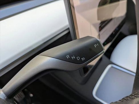 Used 2022 Tesla Model Y Long Range image 12