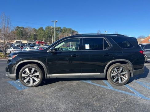 Used 2023 Honda Pilot Touring image 11