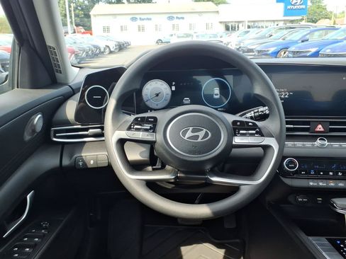 Certified 2024 Hyundai Elantra SEL FWD image 19