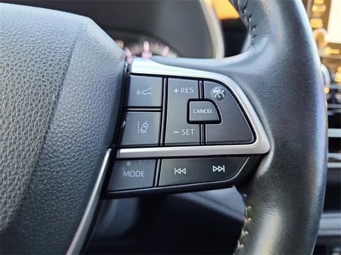 Used 2022 Toyota Highlander Limited image 26