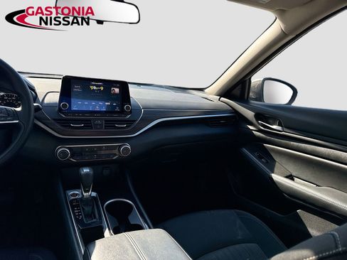 Used 2024 Nissan Altima 2.5 SV image 29