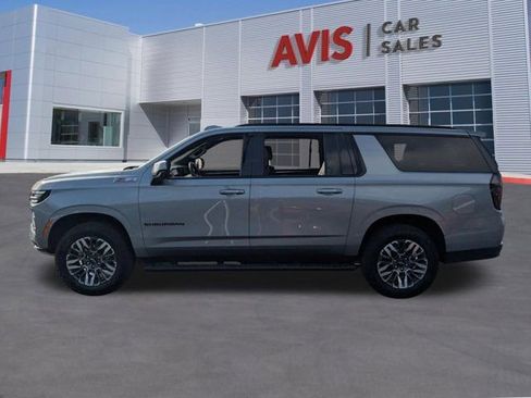 Used 2025 Chevrolet Suburban Z71 image 11